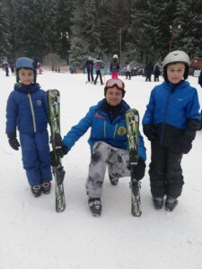 Lectii de ski pentru copii cu monitori de ski la RJ Scoala de ski din Poiana Brasov